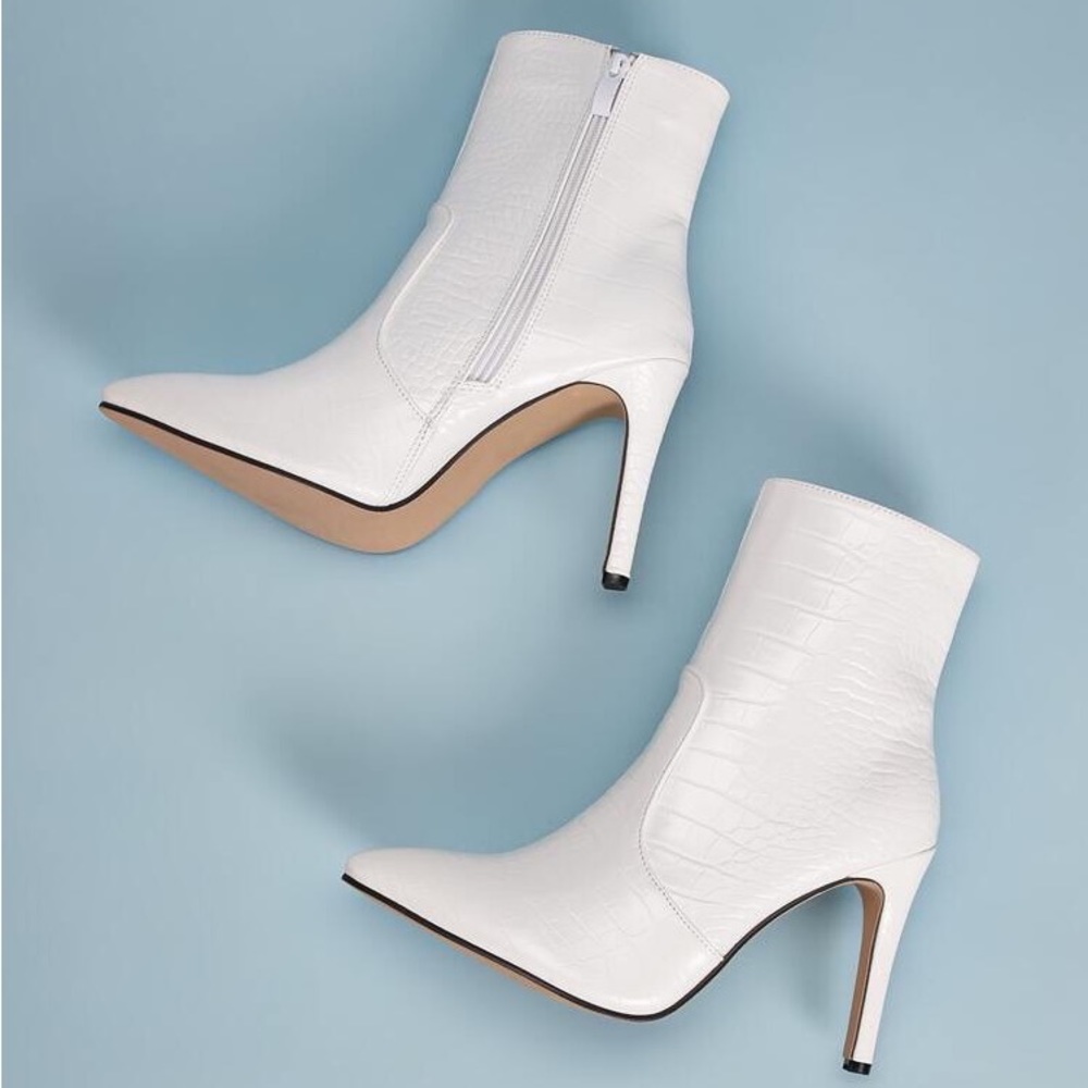 Fashionable Crocodile embossed stiletto heel